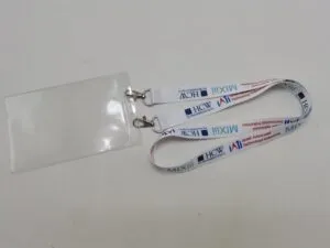 תג שם עם שרוך ממותג לעובדים וכנסים